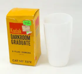 147-7272 Kodak Nos 8 Oz 250ml Darkroom Graduate Plastic - New Old Stock Splash Proof