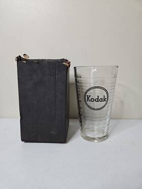Kodak 25553d Vintage 32 Oz Darkroom Graduate 900cc Glass Measuring Pitcher With Orig Box